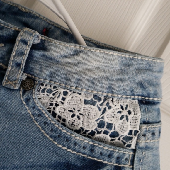 Jeans - Picture 7 of 8